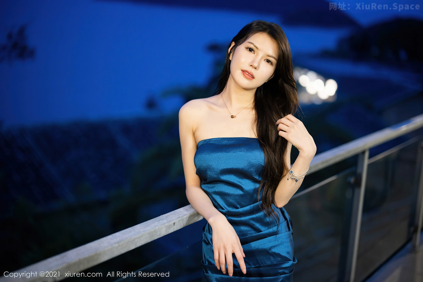 图片[5]-[XiuRen秀人网]VOL.3851 模特媛媛酱belle杭州旅拍典雅礼裙半脱露肉丝裤袜撩人诱惑写真40P-秀人网官方网站